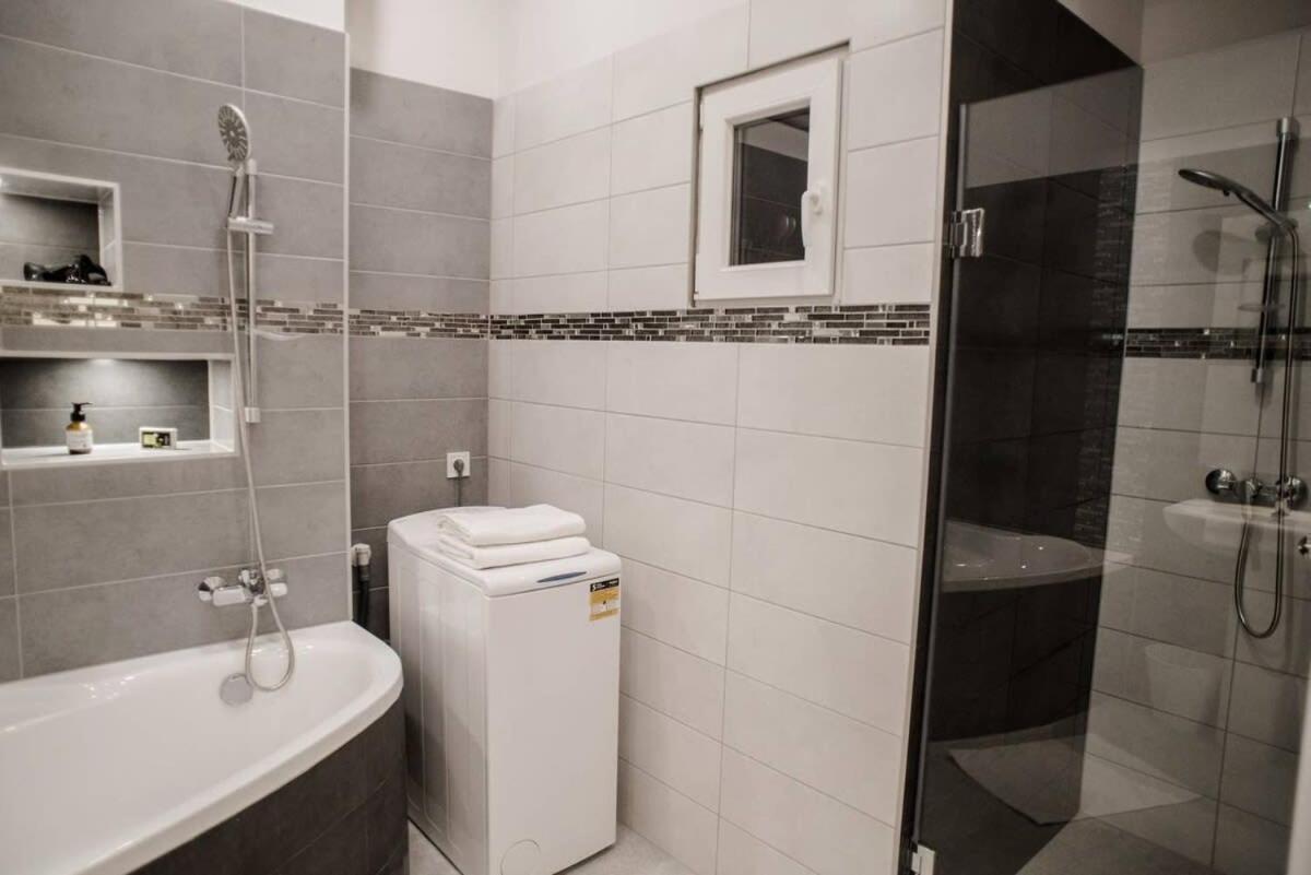 New Luxury Apartment In The Center With A/C Budapeşte Dış mekan fotoğraf